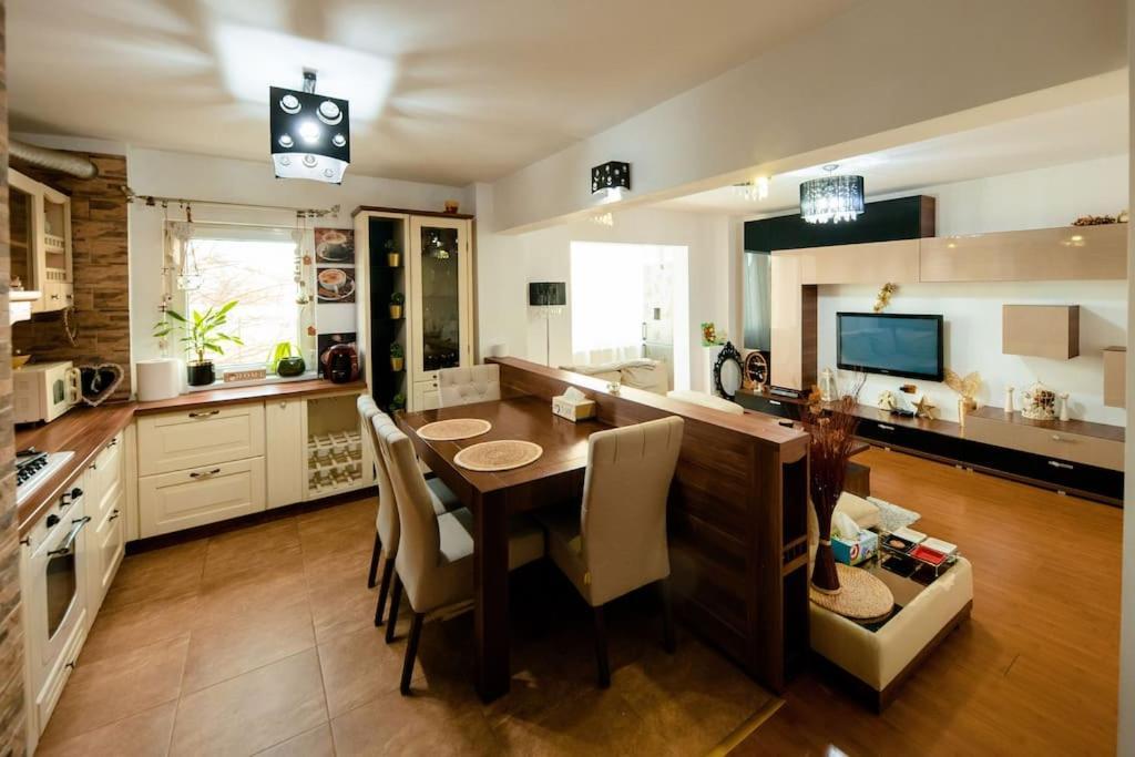 Apartament Lux Crialy - 75 M2 - Free Parking ทิมิชัวรา ภายนอก รูปภาพ
